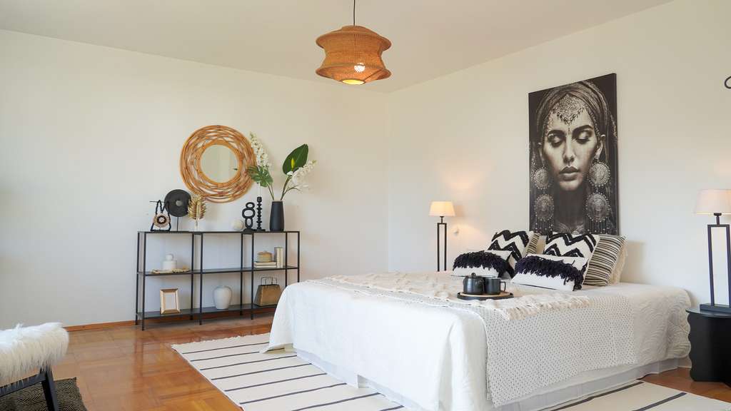 Immobilie in Engelsbrand - Gepflegtes Zweifamilienhaus mit großem Grundstück, Garage und Carport - Bild 3