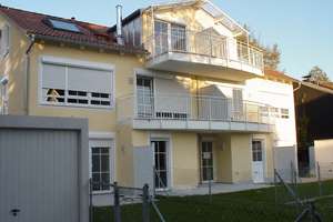 Moderne 3-Zimmer Wohnung mit Balkon, EBK und Garage