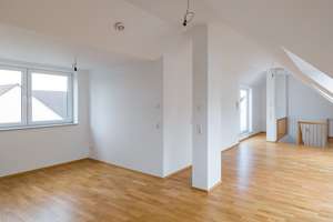 Charmante Maisonette-Wohnung mit Galerie, Balkon und Dachterrasse