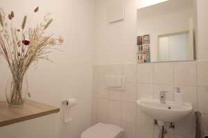 Wunderschöne 3-Zimmer-Dachgeschosswohnung mit gehobener Innenausstattung und EBK in Köln Porz Urbach – Köln – Vorschaubild 9