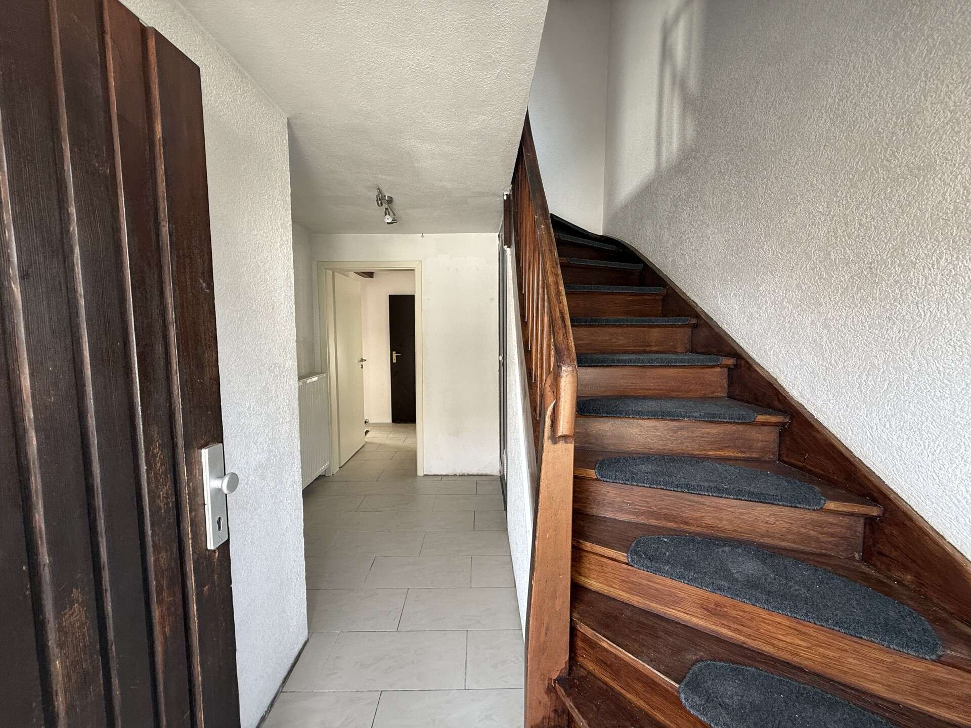 Immobilie in Neuhausen auf den Fildern - Doppelhaushälfte mit Potenzial in zentraler Lage von Neuhausen - provisionsfrei! - Bild 18