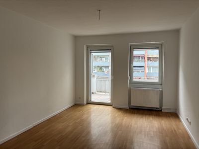 Erstbezug nach Sanierung - 3 Zi.-Wohnung in zentraler Lage!
