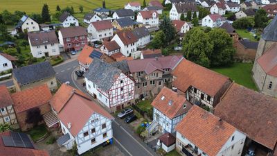Historisches Fachwerk MFH + hochwertiger Neubau mit Gewerbefläche und starkem Entwicklungspotenzial