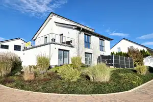 Einfamilienhaus mit gehobener Innenausstattung + mögl. Einliegerwohnung o. Büro / Praxis in Holle – Hildesheim (Kreis) – Vorschaubild 1