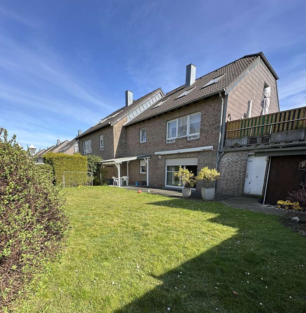 Schöne Eigentumswohnung mit alleiniger Gartennutzung und Garage