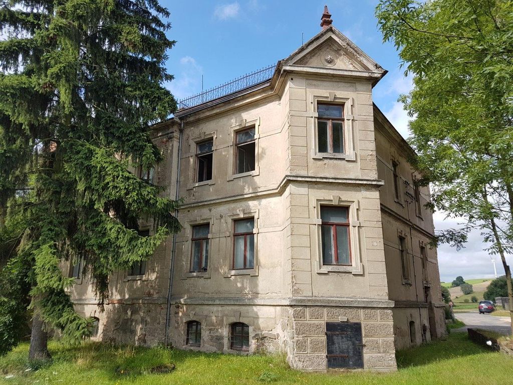 **villenartiges Wohnhaus / Zweifamilienhaus zwischen