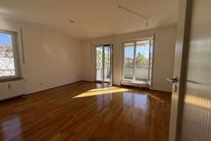 Bezugsfreie und gut geschnittene 3-Zimmer-Wohnung mit grosszügigem Balkon in Bogenhausen/Oberföhring – Die vollständige Adresse der Immobilie erhältst du vom Anbieter., 81925 Oberföhring, München – Vorschaubild 5