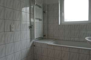 VOLLSTÄNDIG RENOVIERTE 3 ZIMMER WOHNUNG IN VENNHAUSEN MIT GROßEM BALKON UND NEUEM LAMINAT – Vennhauser Allee 186, 40627 Vennhausen, Düsseldorf – Vorschaubild 16