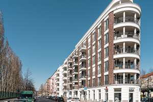 Luxuriöse 3-Zimmer Wohnung mit Balkon u. Einbauküche (unmöbliert)