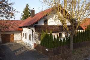 Wohlfühlen auf zwei Etagen – Familienidyll mit Garten und Garage – Die vollständige Adresse der Immobilie erhältst du vom Anbieter., 84152 Mengkofen – Vorschaubild 1