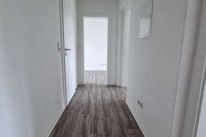 Schöne 3-Zimmer-Wohnung mit modernisiertem Bad – Bertolt-Brecht-Str. 27, 39218 Schönebeck (Elbe) – Vorschaubild 2