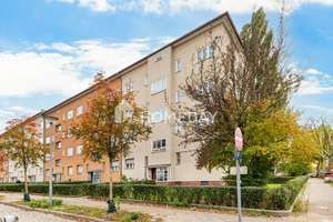 Gepflegte 2-Zimmer-Wohnung mit Balkon im Erdgeschoss eines gepflegten Altbaus