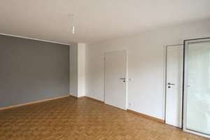 Lichtdurchflutete 1,5-Zimmer-Wohnung mit großem Balkon und neuer Einbauküche in Oberkasse – Oberkasseler Straße 61, 40545 Oberkassel, Düsseldorf – Vorschaubild 2