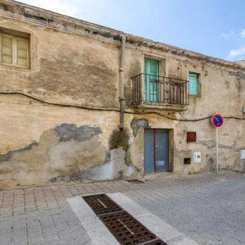 Authentizität und Potenzial Dorfhaus mit katalanischen Gewölben im Herzen von Palausaverdera