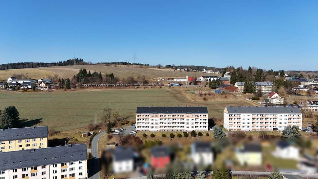 Immobilie in Elterlein - Tolle 2-Zimmer-Wohnung mit Balkon & herrlicher Aussicht in ruhiger Wohnsiedlung in Elterlein - Bild 1