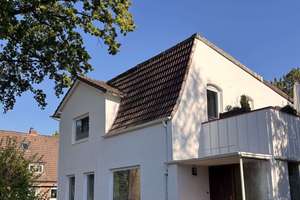 NEUER PREIS: Charmantes Einfamilienhaus mit vermieteter Einliegerwohnung nahe NOK – Die vollständige Adresse der Immobilie erhältst du vom Anbieter., 24768 Rendsburg – Vorschaubild 1