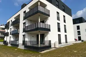 Moderne 3 Zi. Wohnung (EG) mit großer Loggia, Einbauküche und Tiefgaragenplatz in Wob-Wendschott! – Alte Schulstr. 31 B, 38448 Wolfsburg – Vorschaubild 1