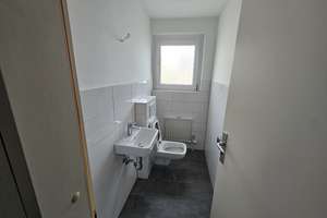 Neue Wohnung, neues Glück! Praktische 3-Zi.-Wohnung mit Balkon sucht Sie! – Den-Haager-Straße 8, 97084 Heuchelhof, Würzburg – Vorschaubild 2