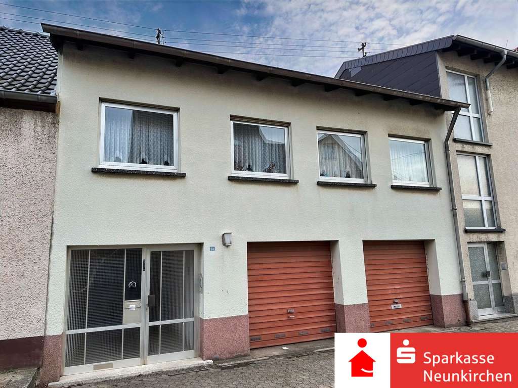 Immobilie in Merchweiler - Solides Reihenmittelhaus mit zwei Garagen  - Bild 0