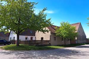 Hofstelle mit 200 qm Wohnfläche auf 1.800 qm Grund  in Hellmitzheim – Die vollständige Adresse der Immobilie erhältst du vom Anbieter., 97345 Iphofen – Vorschaubild 1