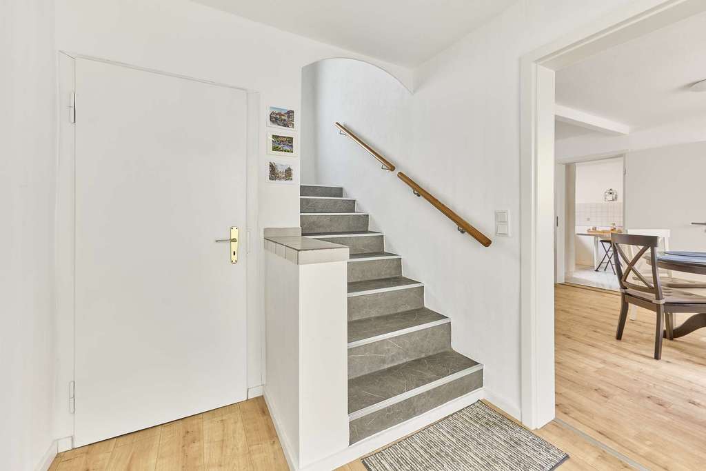 Immobilie in Haßloch - Bezugsfertig für Ihre Familie - Renoviertes Einfamilienhaus mit Einbauküche, Garage & tollem Garten - Bild 1