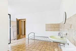 Großzügiger Winkelbungalow mit Einliegerwohnung in bester Lage – viel Privatsphäre und sofort bezugs – Regensburg – Vorschaubild 18