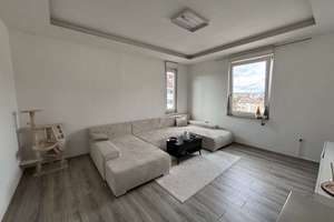 Großzügige  2 Zimmer-Wohnung renoviert in Bad Cannstatt!