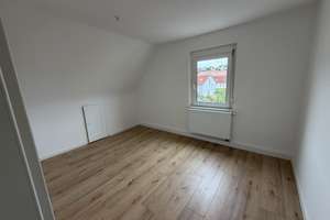 Kernsanierte 3-Zimmer-Wohnung mit Dachterrasse in Stuttgart-Untertürkheim – Sattelstraße 85, 70327 Untertürkheim (Ortsteil), Stuttgart – Vorschaubild 4