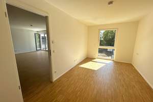 **Familien Willkommen** 4 Zimmer mit Balkon, 2 Bäder und Einbauküche, Parkett, Aufzug – Biklenstraße 10, 70327 Untertürkheim (Ortsteil), Stuttgart – Vorschaubild 9