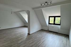 Charmante Dachgeschosswohnung im 2. Obergeschoss– großzügiges Wohnen im beliebten Stadtosten