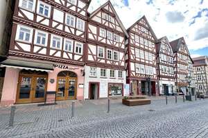 3 Wohnungen oder 5 Apartments: Wohnhaus möbliert, mit Gewerbefläche am Marktplatz in Homberg (Efze)  – Die vollständige Adresse der Immobilie erhältst du vom Anbieter., 34576 Homberg (Efze) – Vorschaubild 3