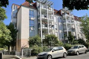 Ruihig wohnen unterm Dach mit Lift, EBK & Balkon! – Die vollständige Adresse der Immobilie erhältst du vom Anbieter., 1277 Blasewitz (Stadtteil), Dresden – Vorschaubild 1