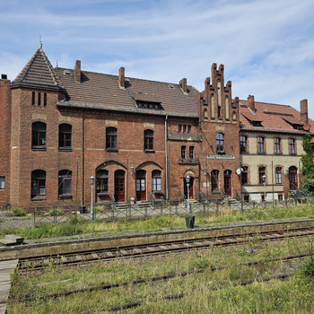 Deutlich preisreduziert! Bahnhof mit Schlafwagen sucht Visionär! Video beachten!