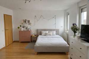 Gut geschnittene, renovierungsbedürftige 4-Zimmer-Maisonette im 4.OG in Nürnberg-Schweinau – Die vollständige Adresse der Immobilie erhältst du vom Anbieter., 90441 Schweinau, Nürnberg – Vorschaubild 3