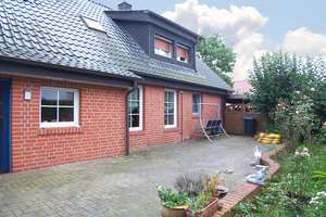 Großzügiges Familienhaus mit Charme, Garten und Kamin – mitten in Haren – Die vollständige Adresse der Immobilie erhältst du vom Anbieter., 49733 Haren (Ems) – Vorschaubild 2