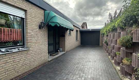 Bild von Charmantes Einfamilienhaus mit großem Garten,Garage & Kamin in ruhiger Lage von Ganderkesee