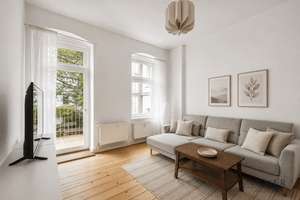 2-Zimmer-Altbauwohnung mit Balkon – ruhige Hinterhauslage, 1. OG