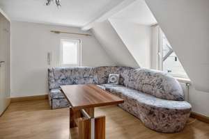 Lichtdurchflutete DG-Wohnung mit ausgebautem Dachboden – Die vollständige Adresse der Immobilie erhältst du vom Anbieter., 70469 Bahnhof Feuerbach, Stuttgart – Vorschaubild 2