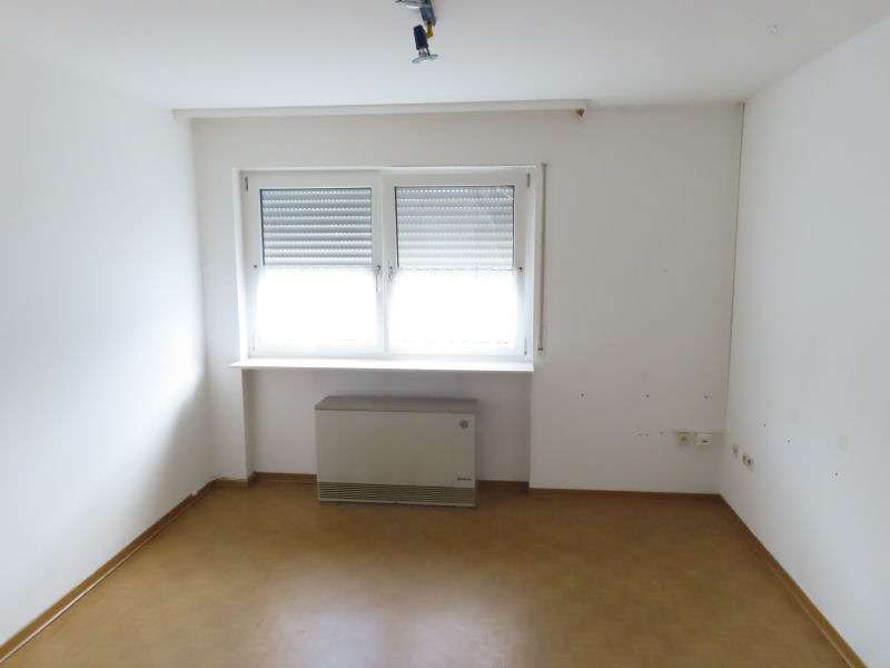 Immobilie in Eggenstein-Leopoldshafen - Zweifamilienhaus mit Nebengebäude und Garten in Eggenstein-Leopoldshafen - Bild 9