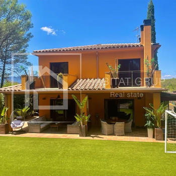 Villa zum Verkauf in Sant Julià de Ramis