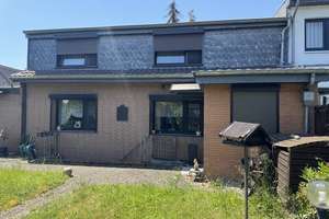 Doppelhaushälfte, mit Garage und Garten  in der begehrten Vogelsiedlung von Düsseldorf-Unterrath – Die vollständige Adresse der Immobilie erhältst du vom Anbieter., 40468 Unterrath, Düsseldorf – Vorschaubild 4