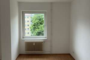 Zentral. Hell. Bezugsfertig – 3 Zimmer mit Balkon im Herzen der Stadt – Hasenwinkel 21a, 38226 Lebenstedt, Salzgitter – Vorschaubild 4