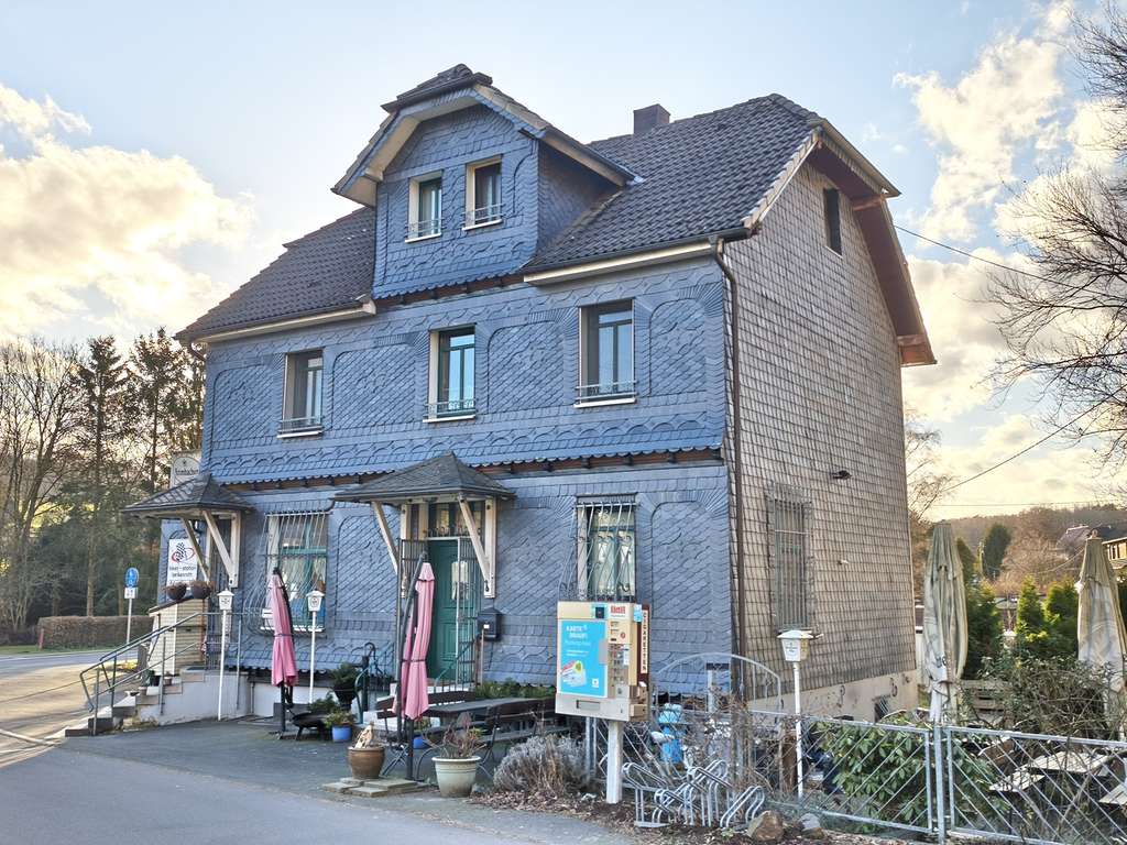 Immobilie in Nümbrecht - Kapitalstarkes Objekt an Hauptverkehrsstraße – Gastronomie & Wohnflächen - Bild 1