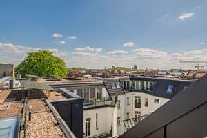 Zuhause mit 3,5 Zimmern und Penthouse-Charakter in Prenzlauer Berg
