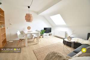 Ohligs, Nähe HBF, Altbau, DG, 63 m², 3 Zimmer, KDB, renoviert, EBK, teilmöbliert möglich.