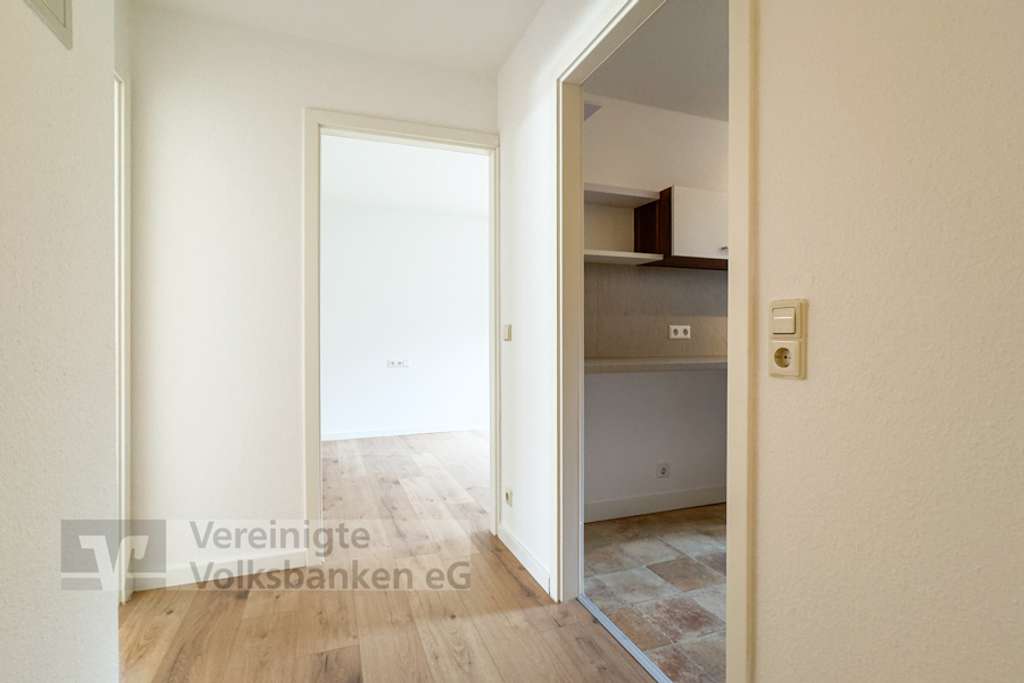 Immobilie in Holzgerlingen - Attraktive 2-Zimmer-Wohnung mit Südbalkon und Garage – modernisiert und sofort verfügbar - Bild 4