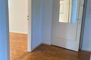 Lichtdurchflutete Wohnung mit Echtholzparkett! – Platanenhof 7, 47053 Duisburg – Vorschaubild 1