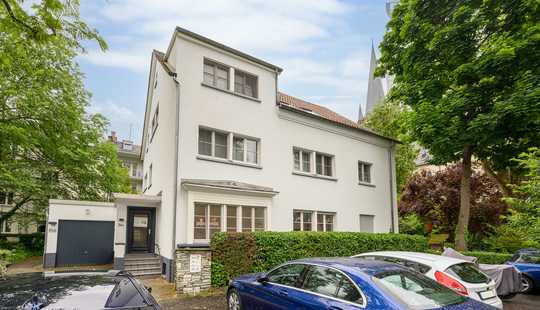 Bild von FRANKFURT-WESTEND | Dreifamilienhaus auf großem Grundstück