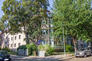 Traumhafte, sanierte 3-Zimmer-Wohnung mit Küche und Süd-Balkon in Stadtfeld Ost