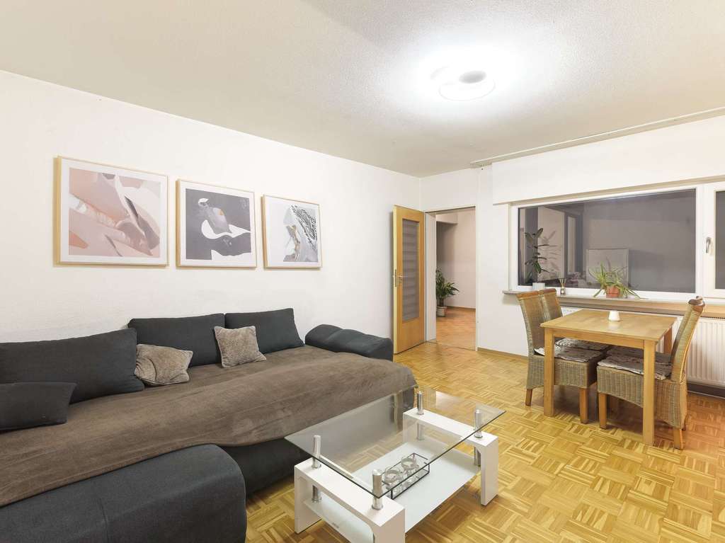 Immobilie in Ditzingen - Charmante 2,5-Zimmer-Etagenwohnung mit Balkon und Tiefgaragenstellplatz in Ditzingen - Bild 0